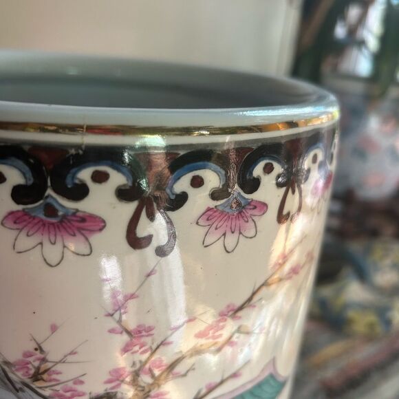 Vintage Porcelain Hand-Painted Vase/Umbrella Stand Geisha & Flowers 18”x8.5” - Picture 15 of 16